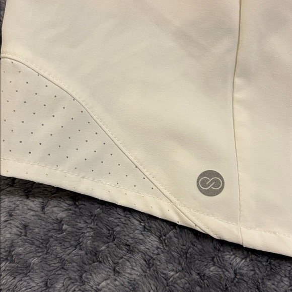NWT White Calia by Carrie Underwood Run Collection Midrise Infinity Shorts SzM - Picture 6 of 7